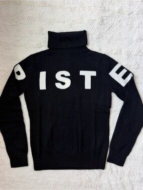 NWT Perfect moment merino wool PISTE sweater in black/white